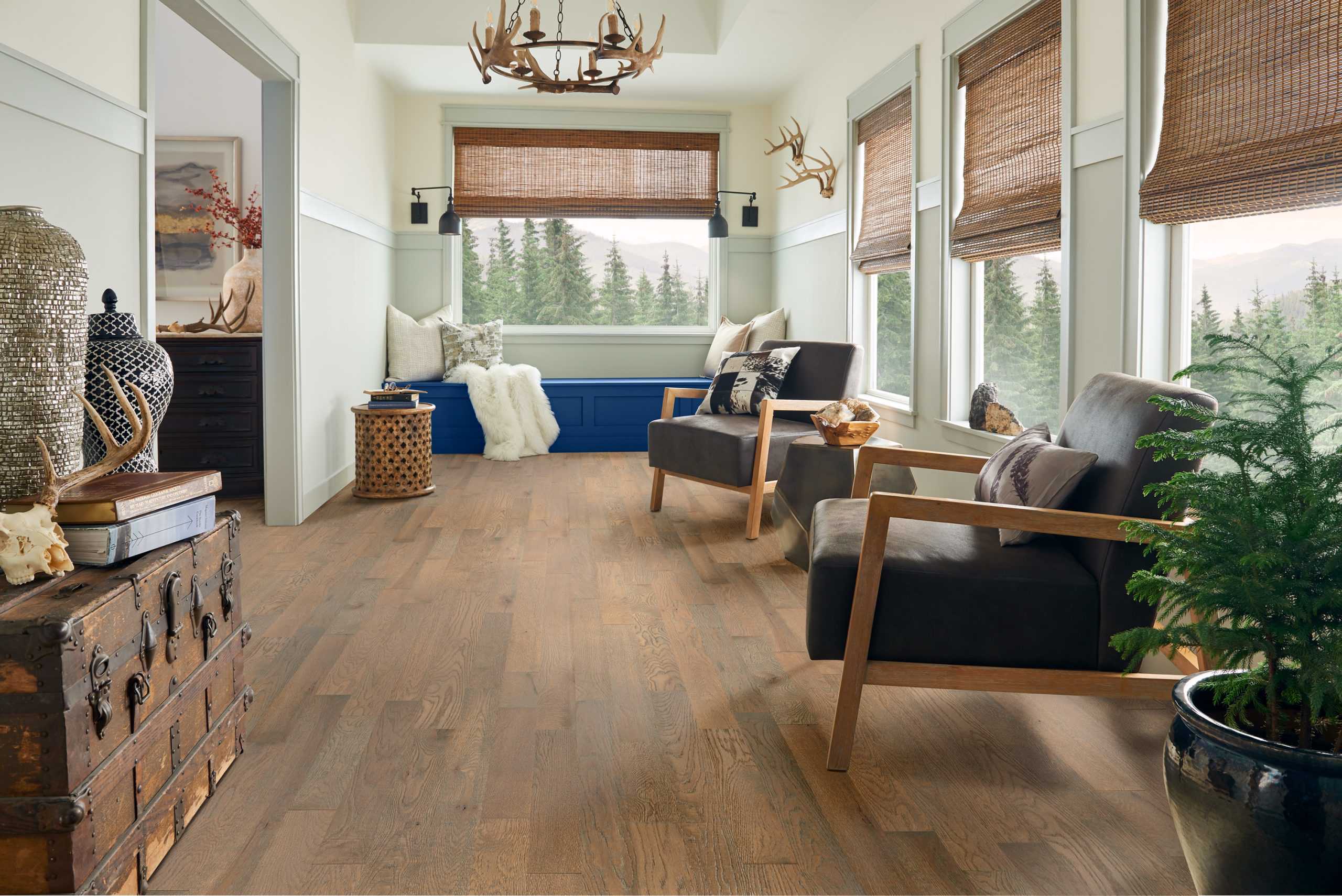 Mark Bowe SKMB49L36X Hampshire Room Scene of barnwood flooring