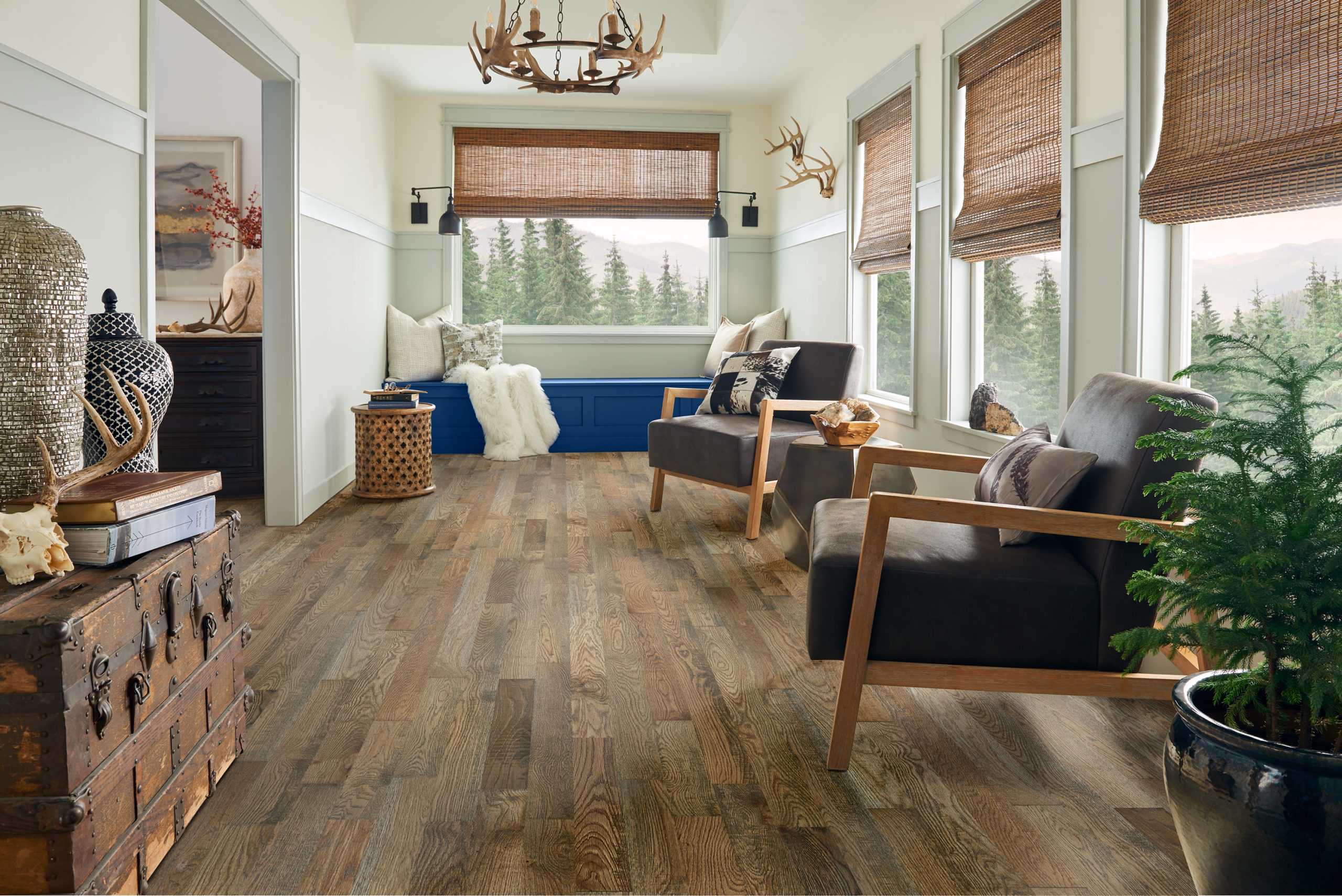 Mark Bowe SKMB49L11X Brooke Room Scene of barnwood flooring